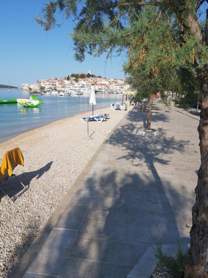 -Villa Sjor -Primosten-Apartmani- Has 2 Large Apartments And 2 Smaller Ones -Primosten Lokvice 6 Eksteriør bilde