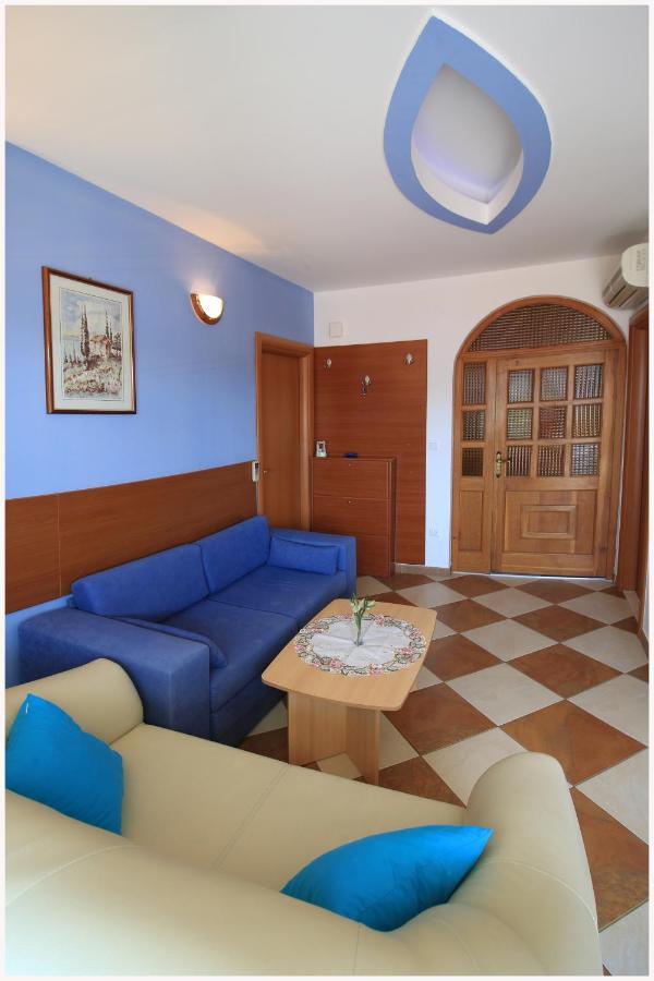 -Villa Sjor -Primosten-Apartmani- Has 2 Large Apartments And 2 Smaller Ones -Primosten Lokvice 6 Eksteriør bilde