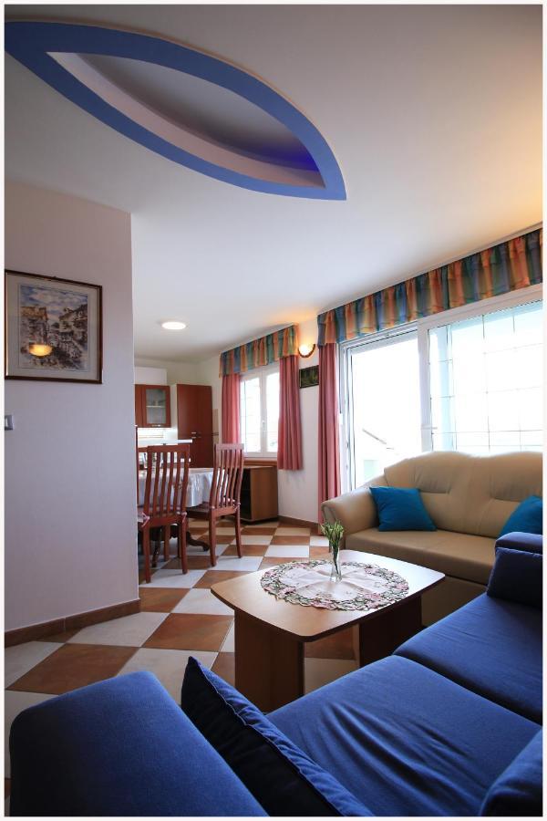 -Villa Sjor -Primosten-Apartmani- Has 2 Large Apartments And 2 Smaller Ones -Primosten Lokvice 6 Eksteriør bilde