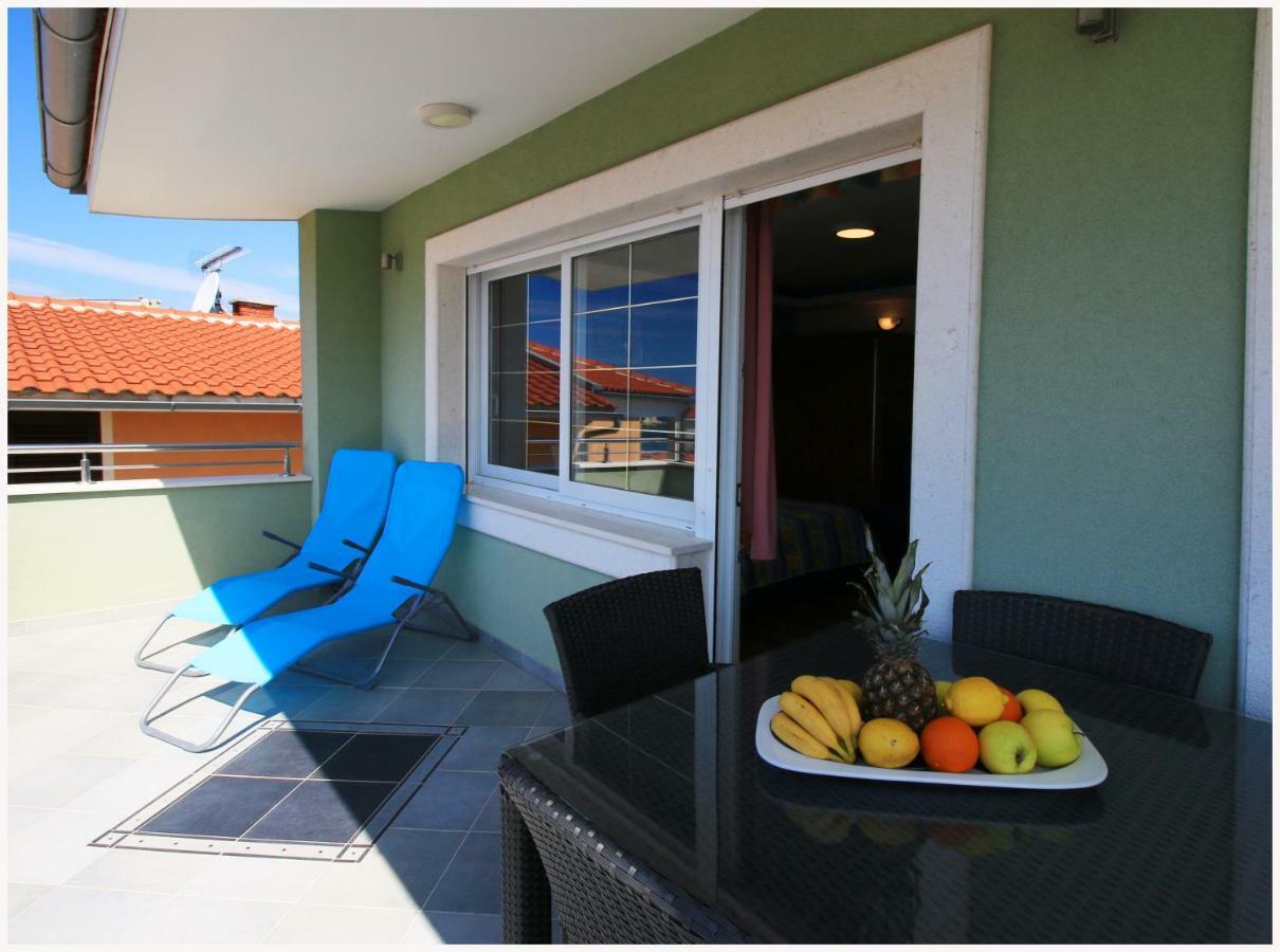 -Villa Sjor -Primosten-Apartmani- Has 2 Large Apartments And 2 Smaller Ones -Primosten Lokvice 6 Eksteriør bilde