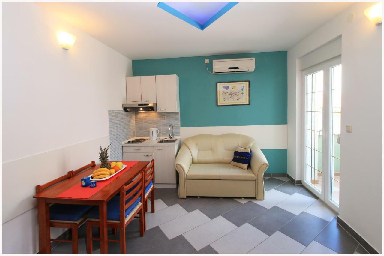 -Villa Sjor -Primosten-Apartmani- Has 2 Large Apartments And 2 Smaller Ones -Primosten Lokvice 6 Eksteriør bilde