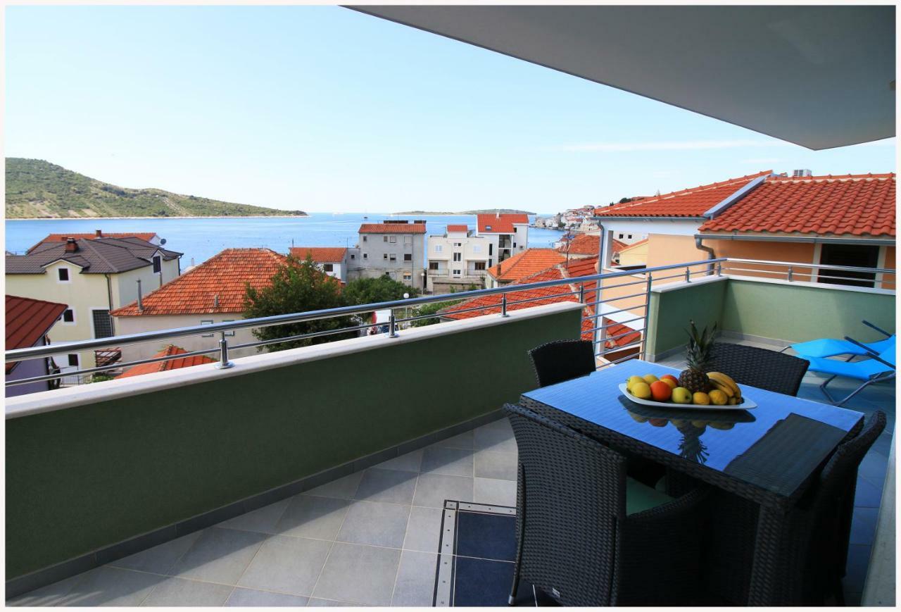 -Villa Sjor -Primosten-Apartmani- Has 2 Large Apartments And 2 Smaller Ones -Primosten Lokvice 6 Eksteriør bilde
